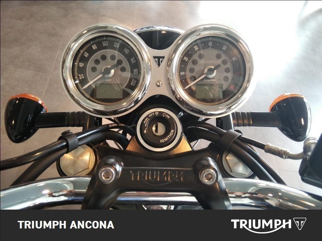 TRIUMPH Bonneville 900 T100 