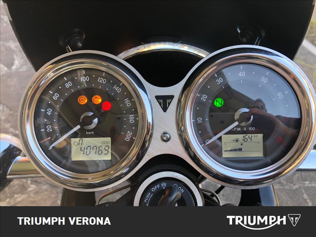 TRIUMPH Bonneville 900 T100 Black