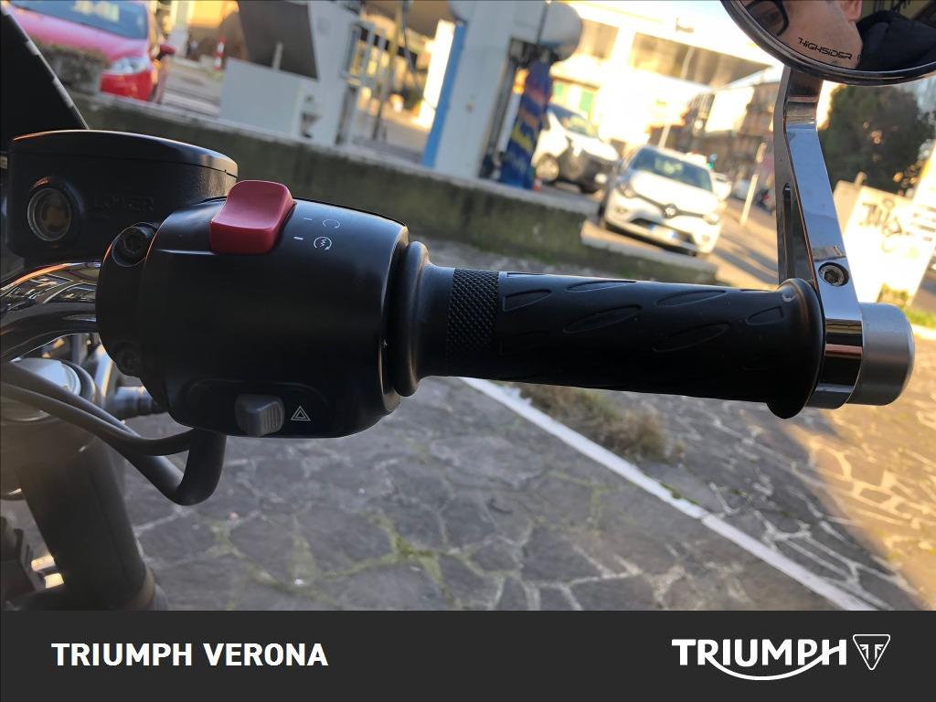 TRIUMPH Bonneville 900 T100 Black