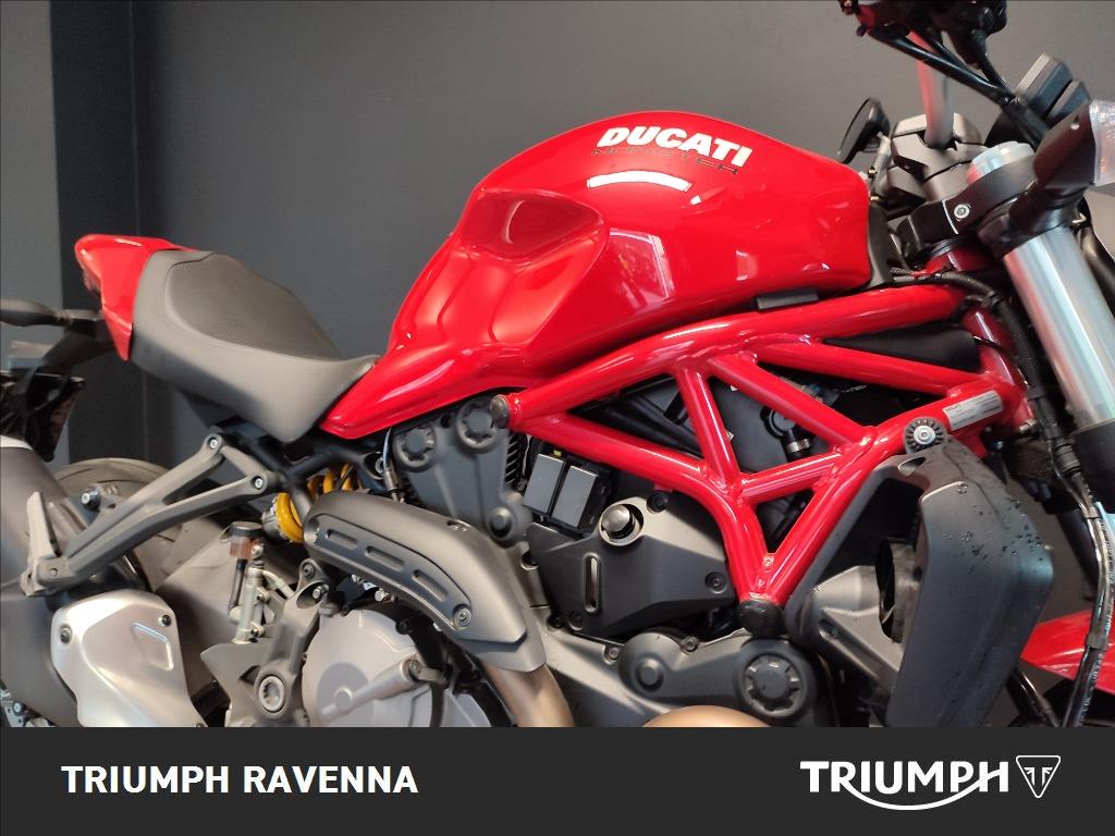 DUCATI Monster 821 Red