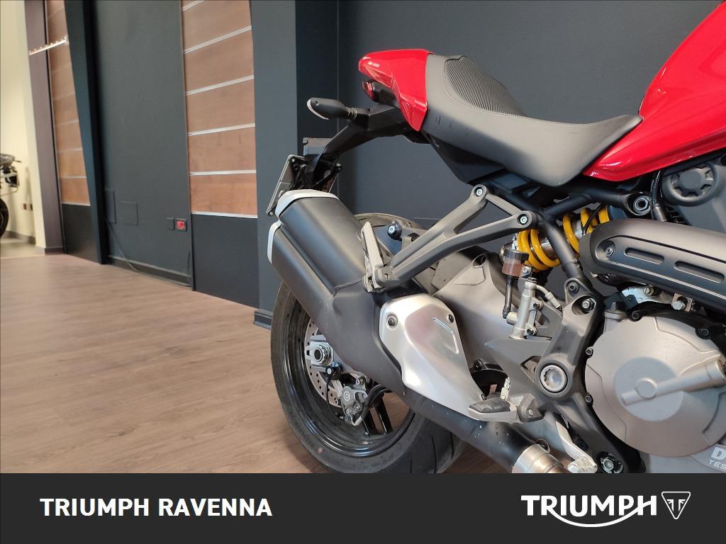 DUCATI Monster 821 Red
