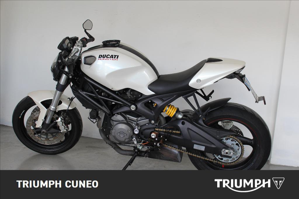 DUCATI Monster 696 