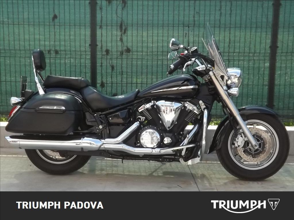 YAMAHA XVS 1300A Midnight Star