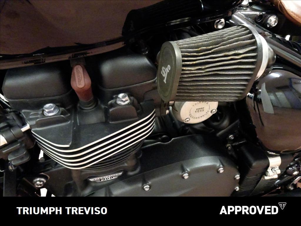 TRIUMPH Bonneville 1200 Bobber Black