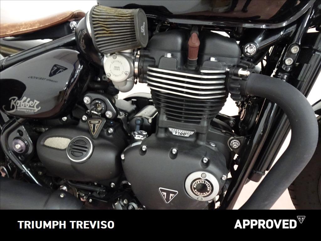 TRIUMPH Bonneville 1200 Bobber Black