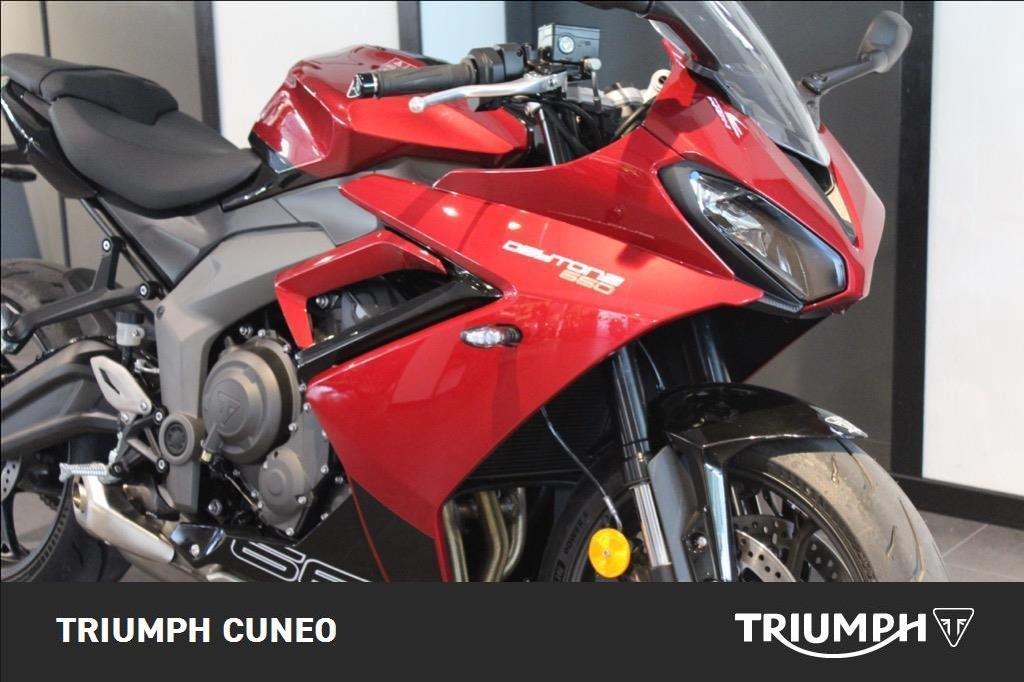 TRIUMPH Daytona 660 Abs