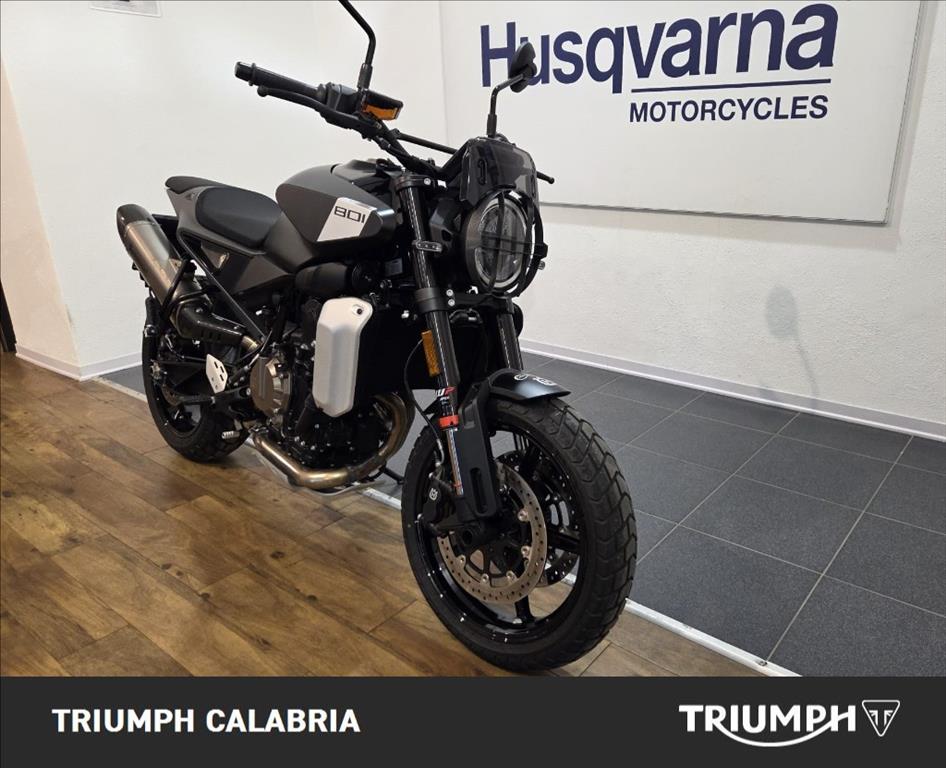 HUSQVARNA Svartpilen 801 
