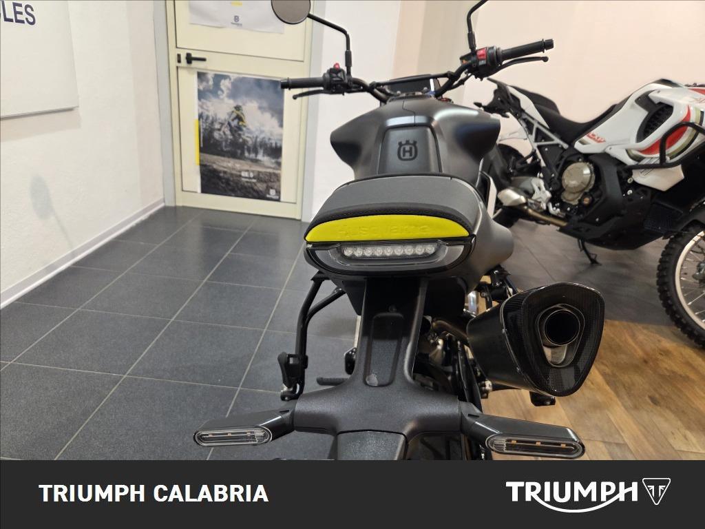 HUSQVARNA Svartpilen 801 