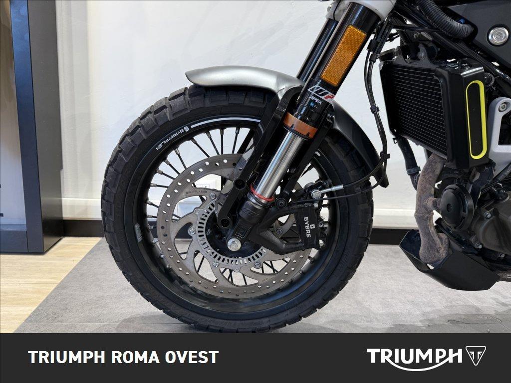 HUSQVARNA Svartpilen 125 4T