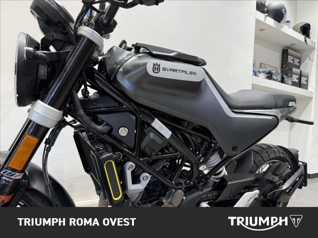 HUSQVARNA Svartpilen 125 4T