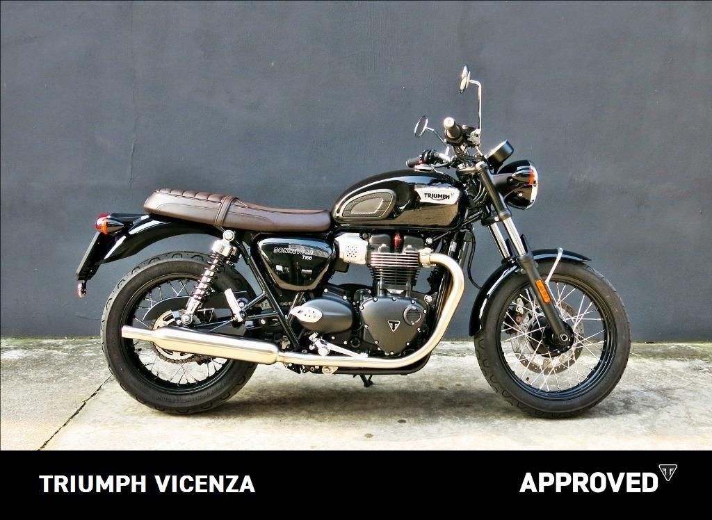 TRIUMPH Bonneville 900 T100 Black