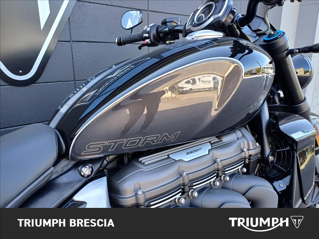 TRIUMPH Rocket III 2500 Storm R