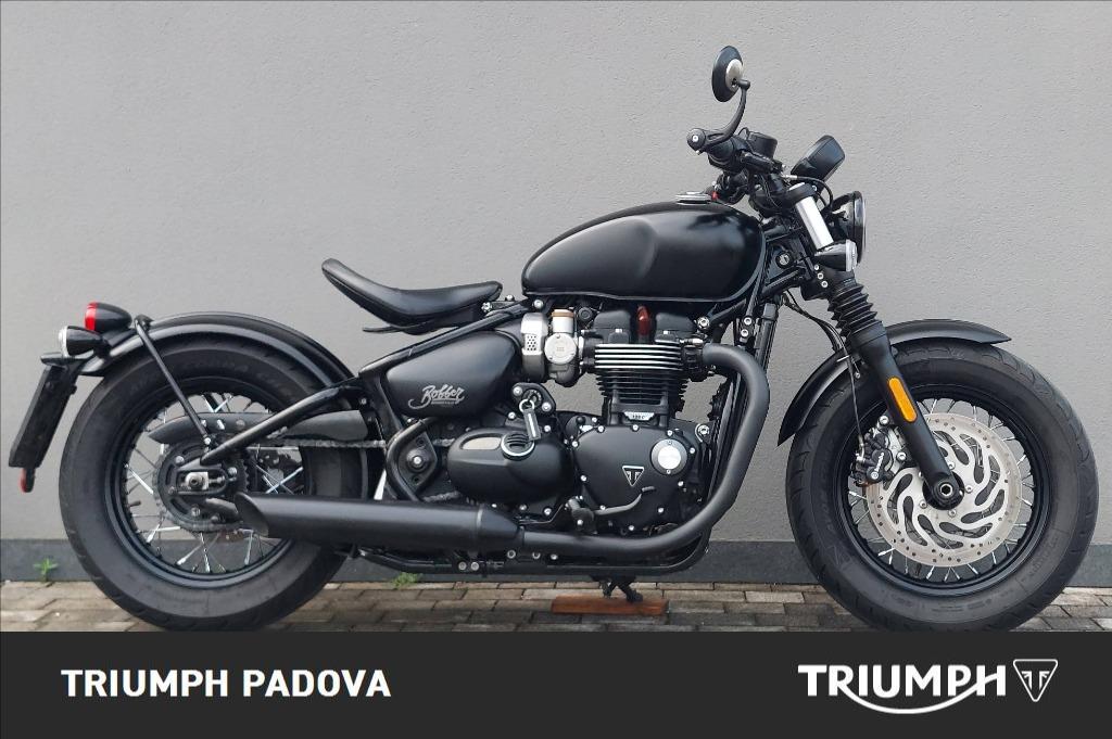 TRIUMPH Bonneville 1200 Bobber Black E4