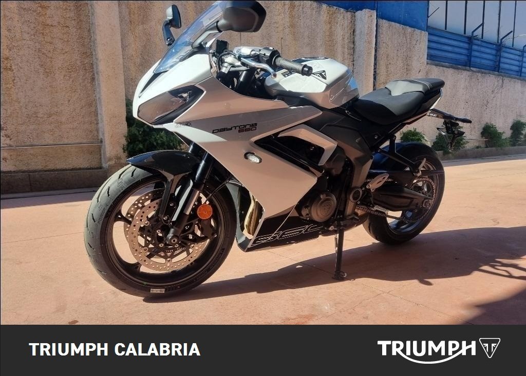 TRIUMPH Daytona 660 Abs