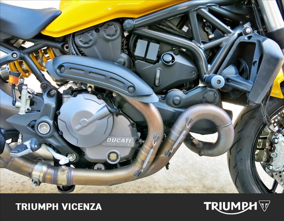 DUCATI Monster 821 Yellow