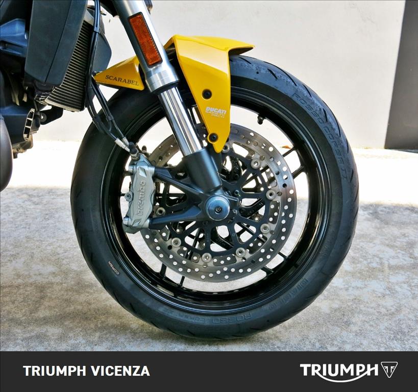DUCATI Monster 821 Yellow