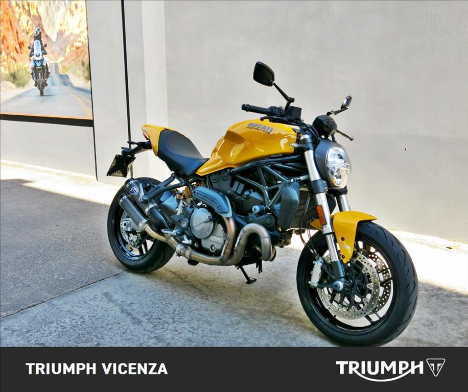 DUCATI Monster 821 Yellow