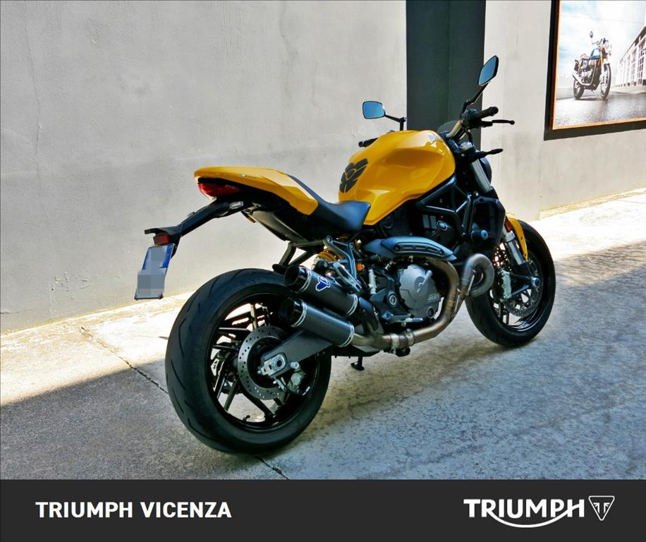 DUCATI Monster 821 Yellow