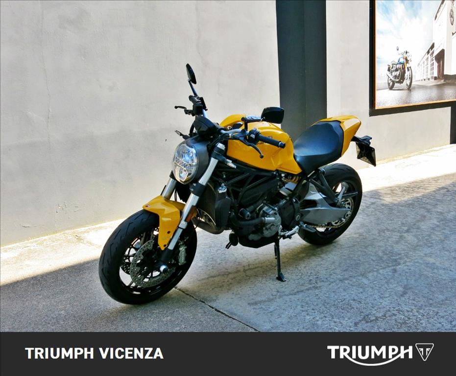 DUCATI Monster 821 Yellow
