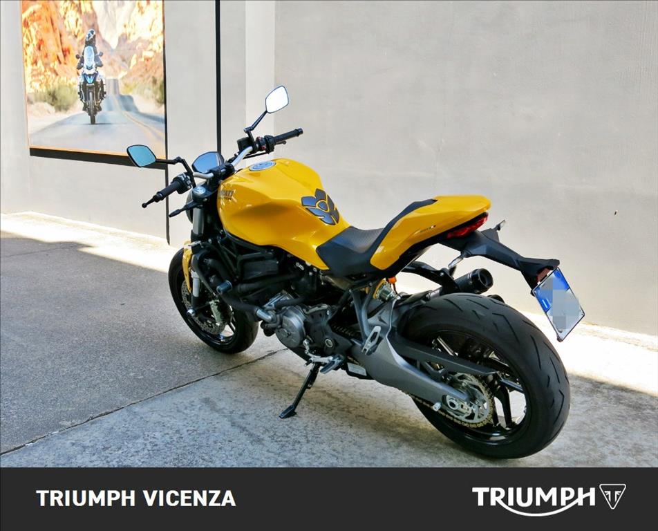 DUCATI Monster 821 Yellow