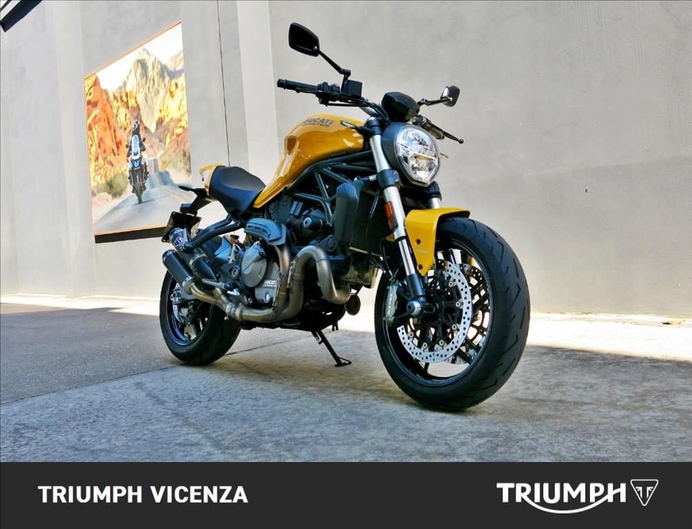 DUCATI Monster 821 Yellow