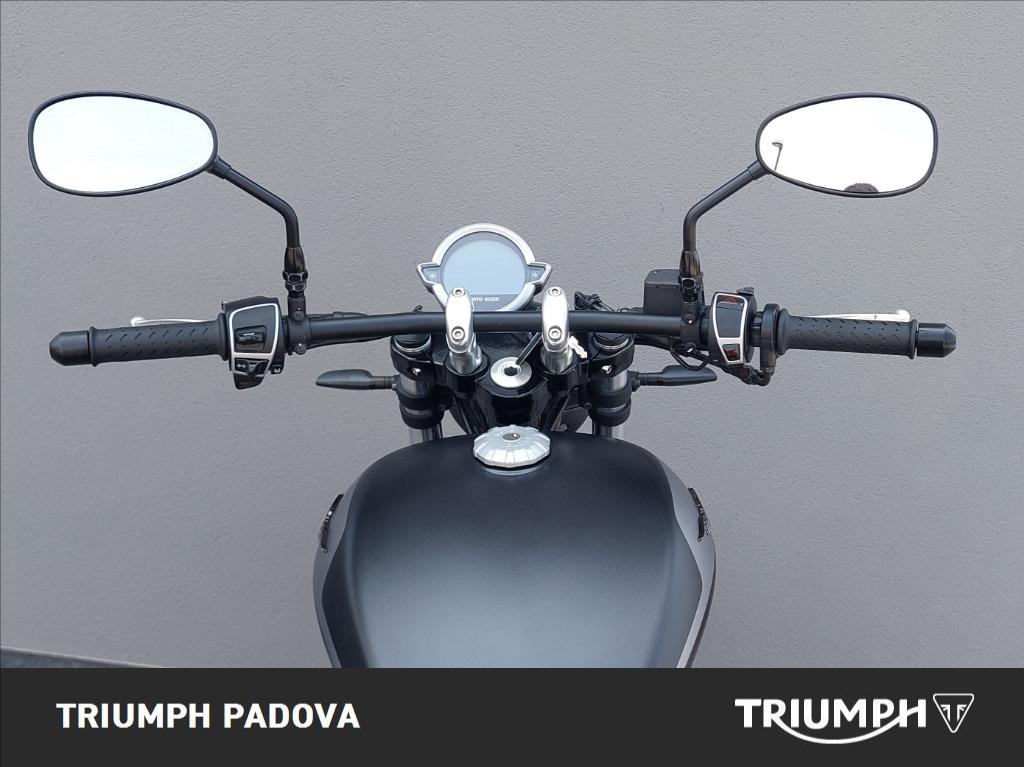 MOTO GUZZI V9 850 Bobber