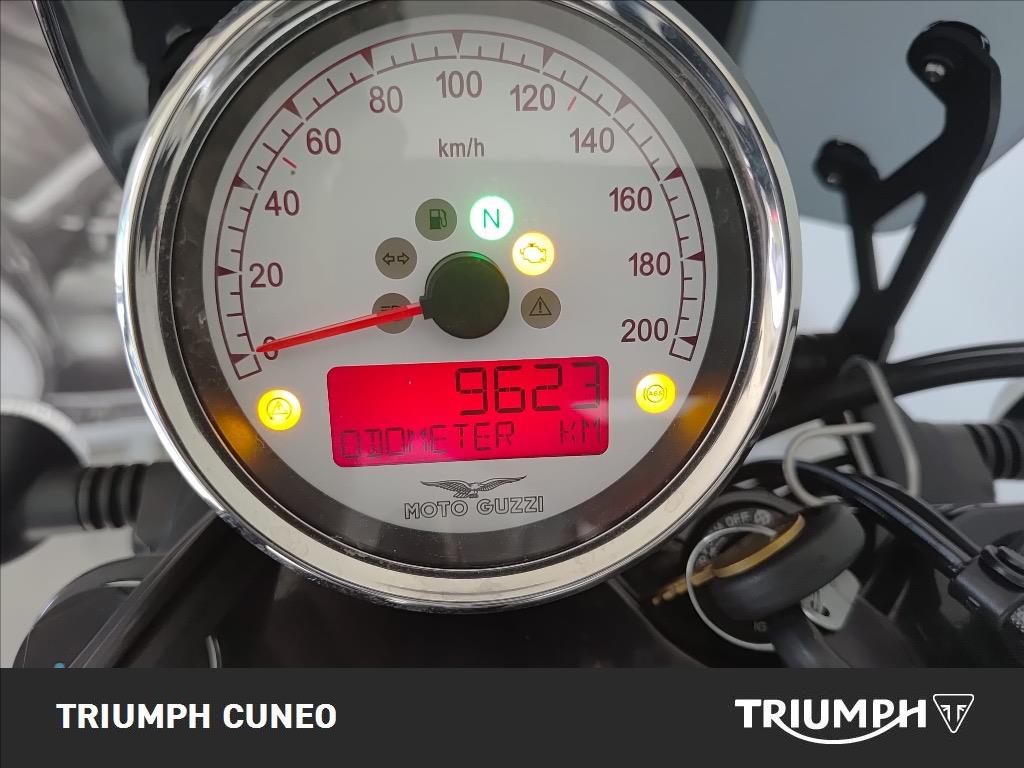 MOTO GUZZI V9 850 Bobber