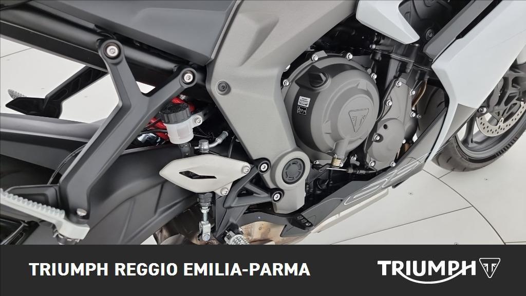 TRIUMPH Daytona 660 Abs