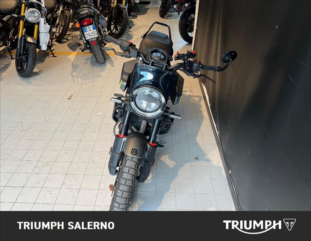 HUSQVARNA Svartpilen 401 4T