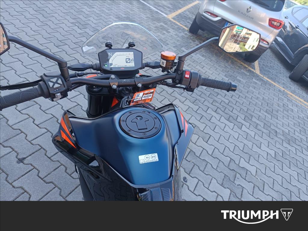KTM 890 Duke R