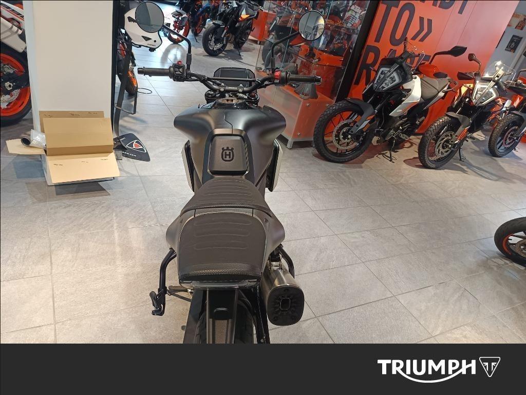 HUSQVARNA Svartpilen 801  #3