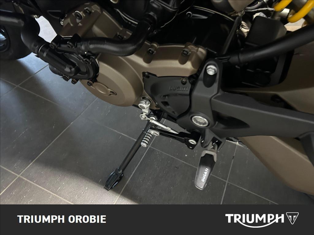 DUCATI Monster 821 Red #8