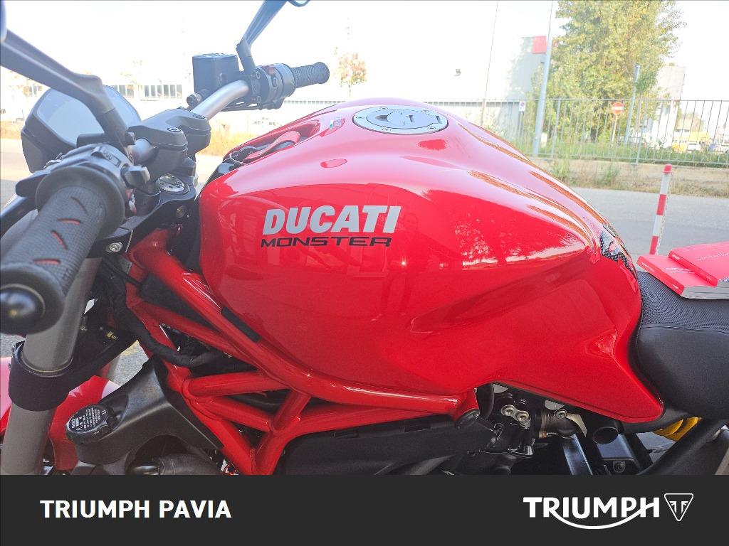 DUCATI Monster 821 Red