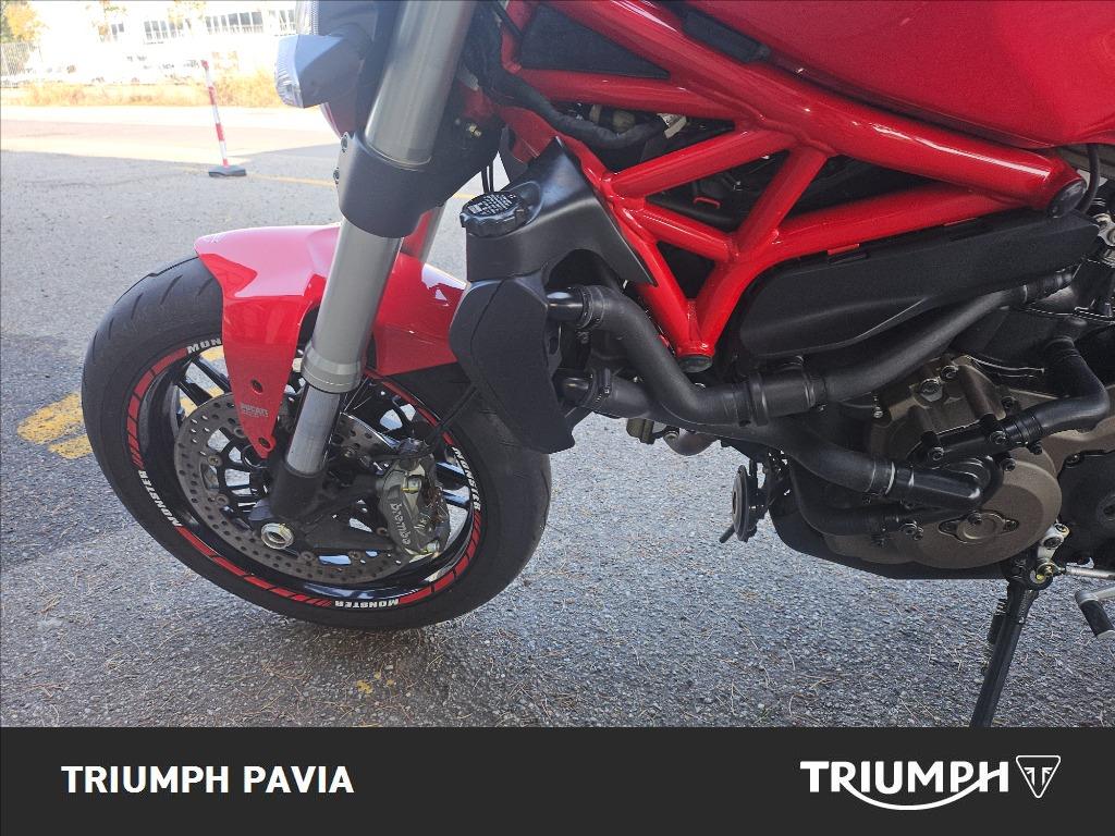 DUCATI Monster 821 Red