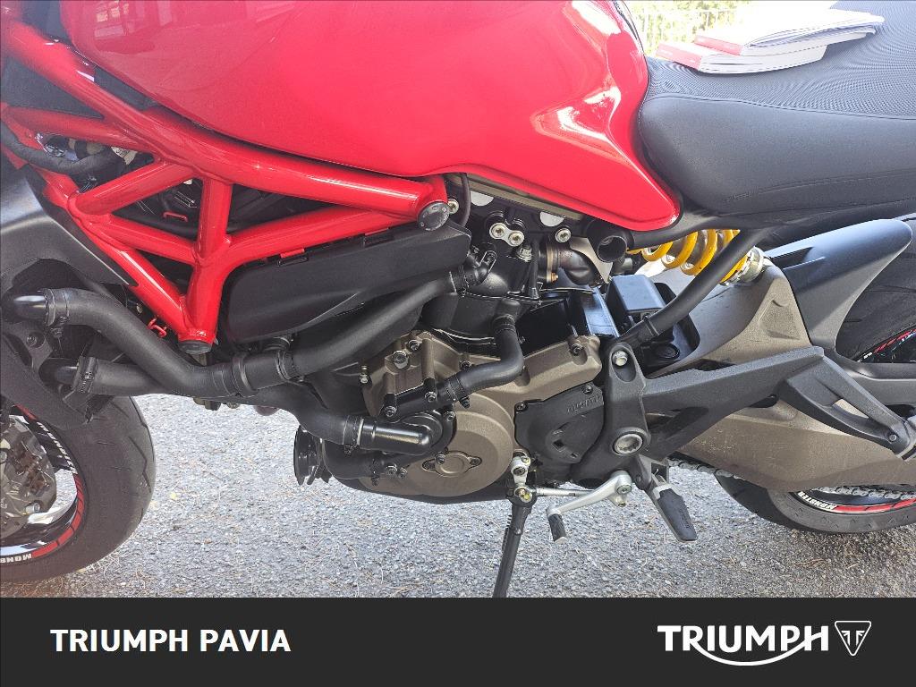 DUCATI Monster 821 Red