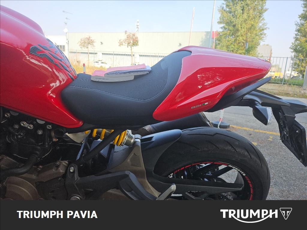 DUCATI Monster 821 Red