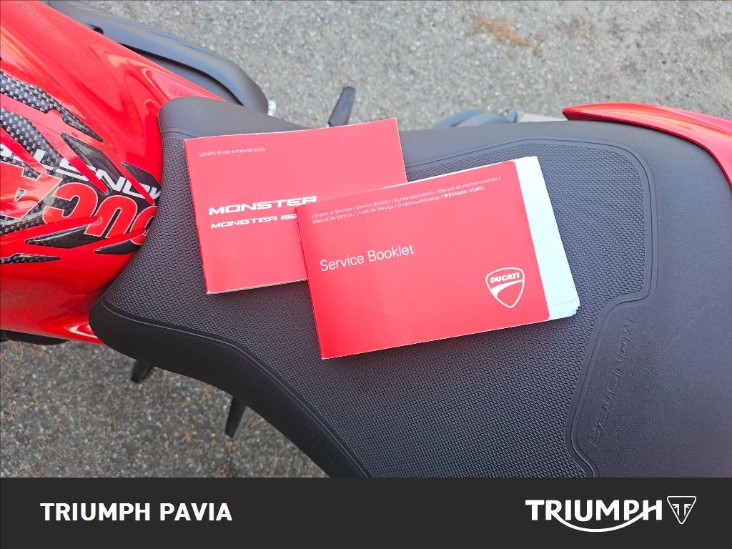 DUCATI Monster 821 Red