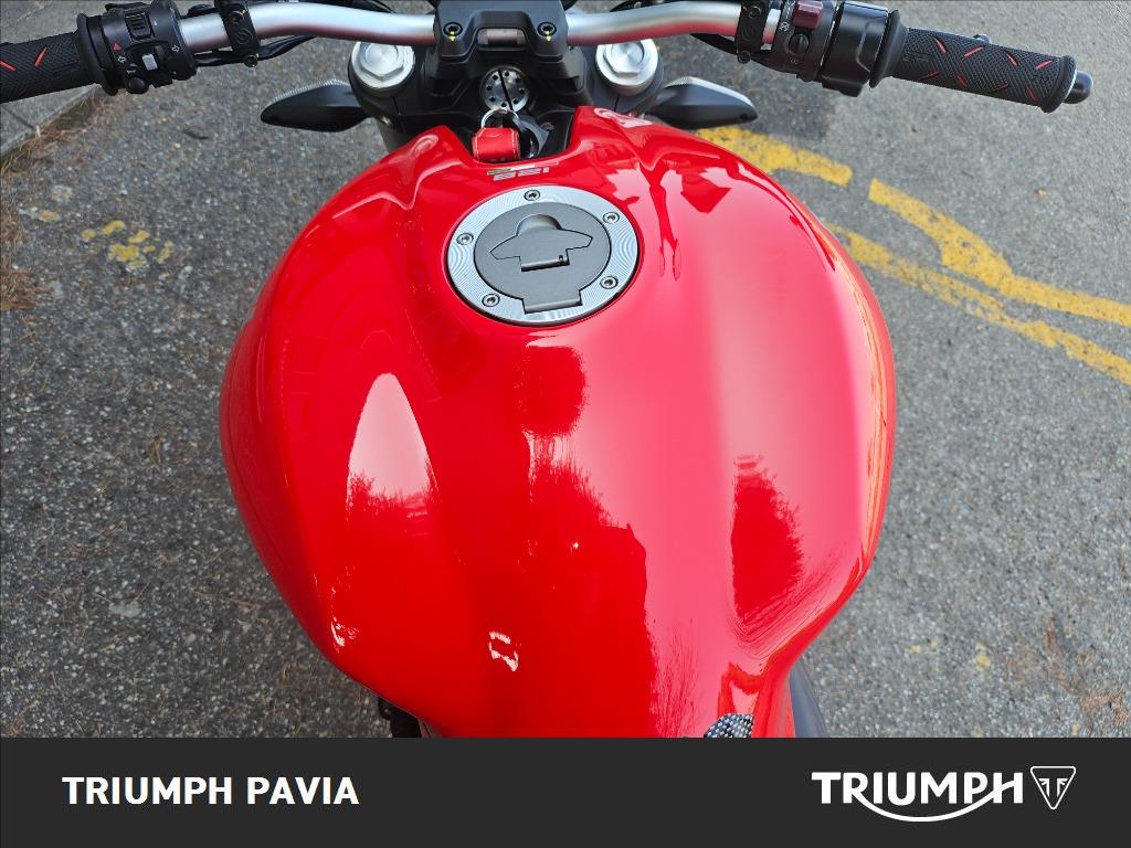 DUCATI Monster 821 Red