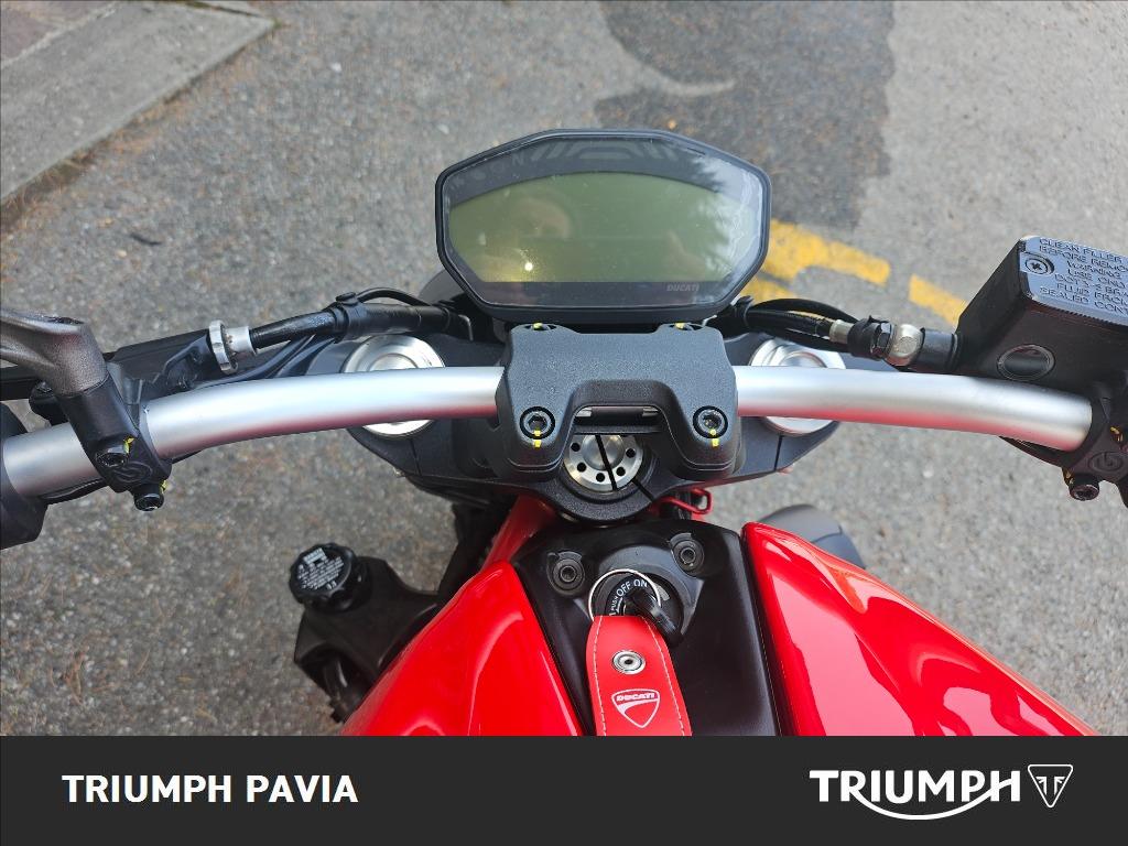 DUCATI Monster 821 Red