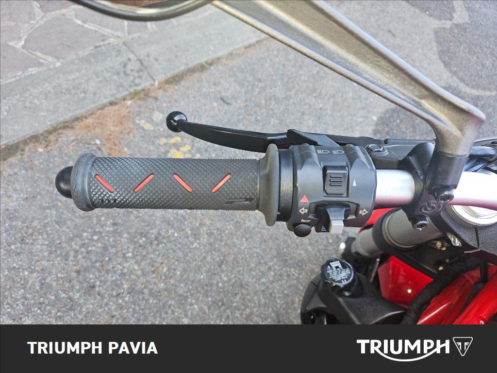 DUCATI Monster 821 Red