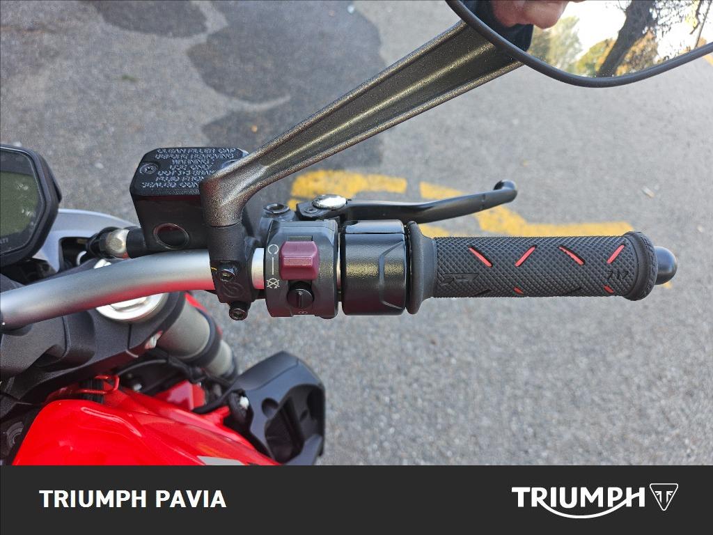 DUCATI Monster 821 Red