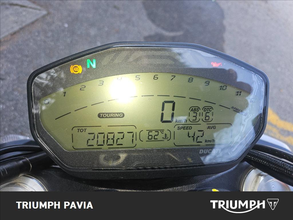 DUCATI Monster 821 Red