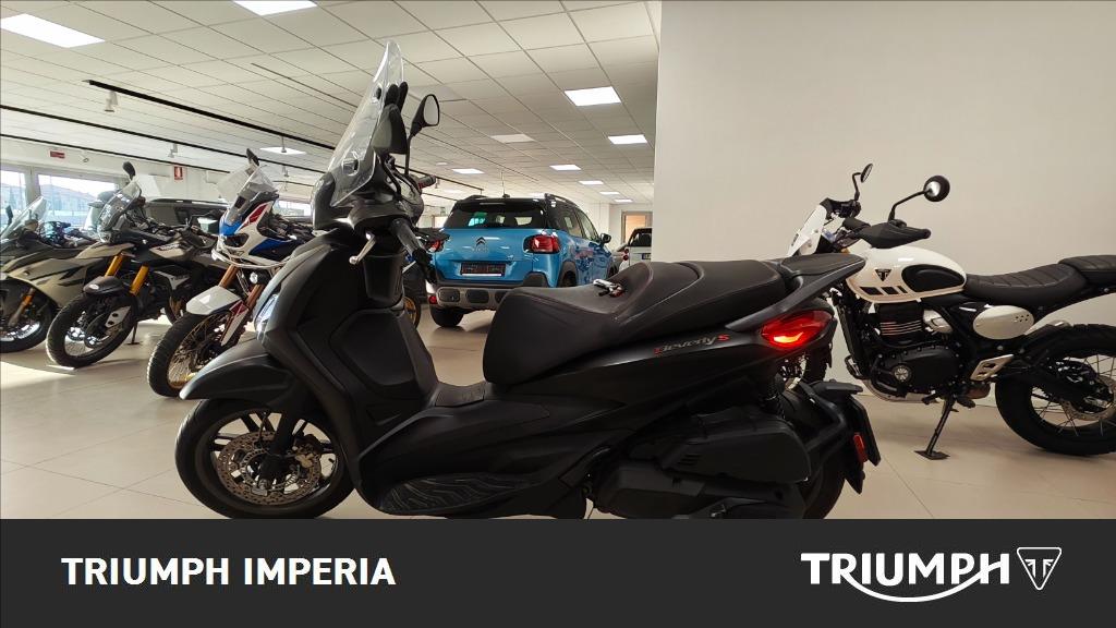 PIAGGIO Beverly 400 hpe abs-asr Black Edition