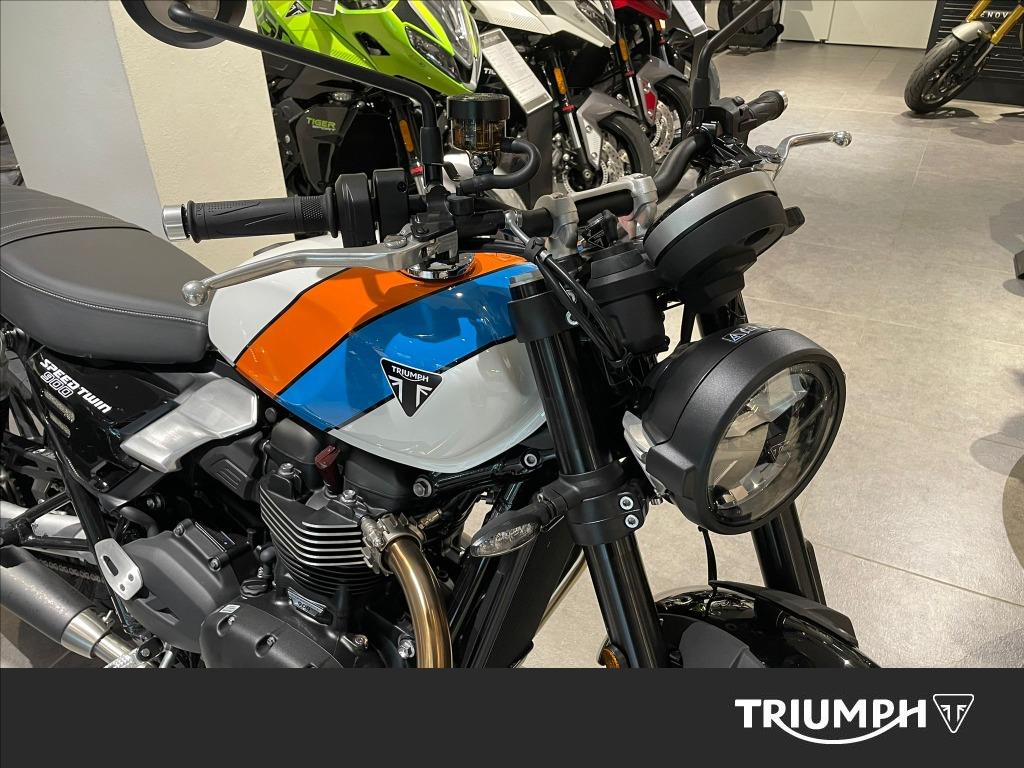 TRIUMPH Speed Twin 900 Pure White/Blue/Orange Abs