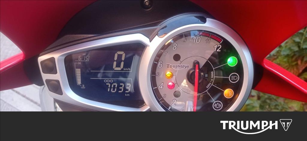 TRIUMPH Speed Triple 1050 