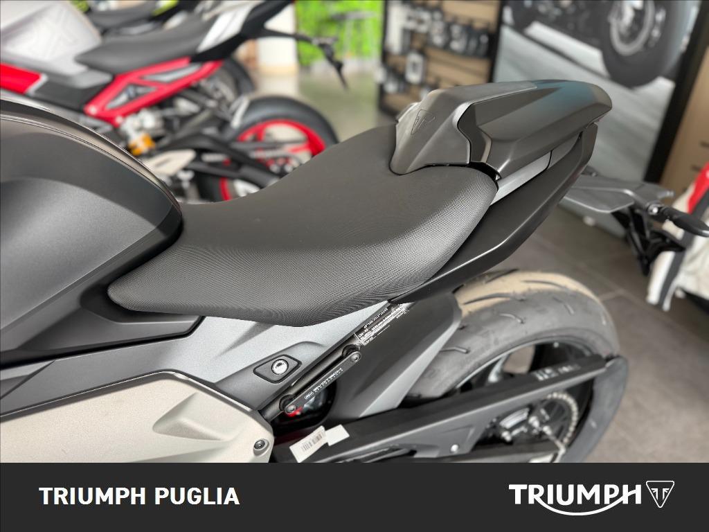 TRIUMPH Daytona 660 Abs #1