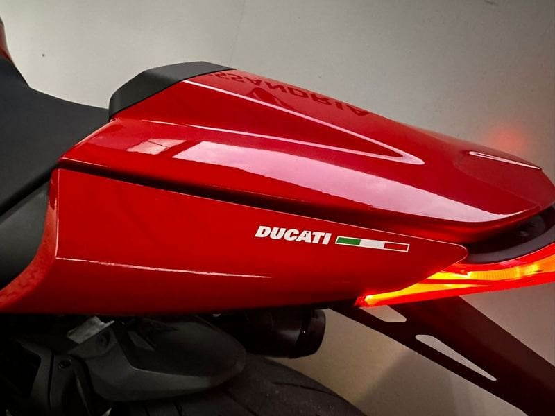 DUCATI Monster 937 plus Red