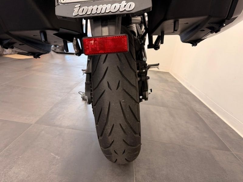 KAWASAKI Versys 650 Metallic Moondust Grey Abs