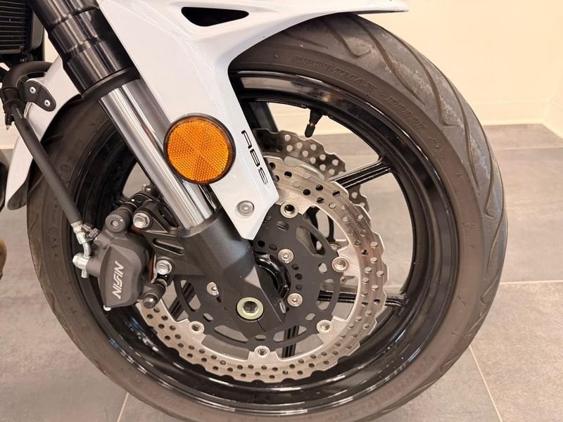 KAWASAKI Versys 650 Metallic Moondust Grey Abs