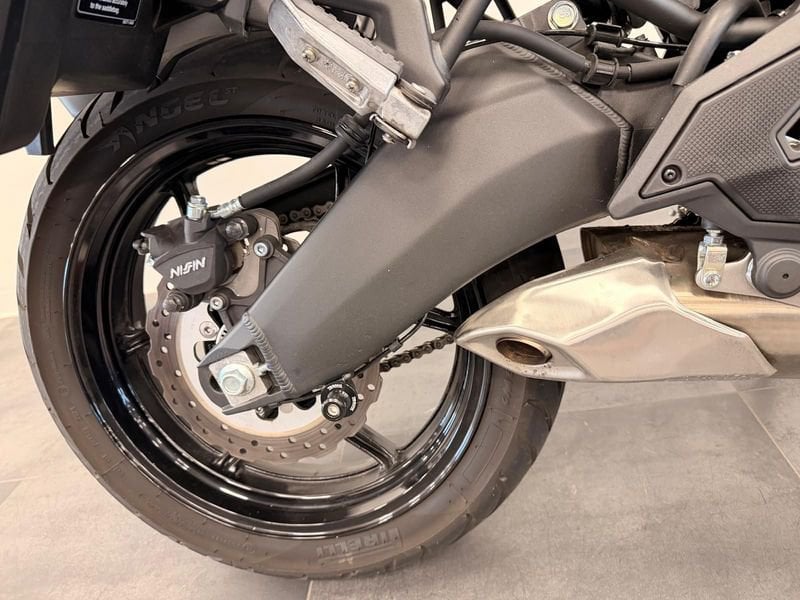 KAWASAKI Versys 650 Metallic Moondust Grey Abs